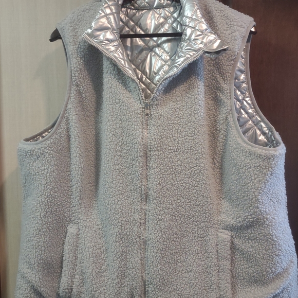 Reversible Shiny Silver Vest - Picture 3 of 4
